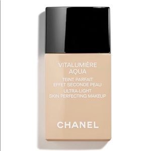 CHANEL Vitalumiere Aqua SPF 15 Ultra-Light Skin Perfecting Makeup 10 BEIGE